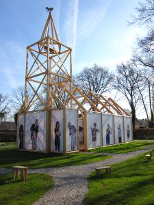 Haren-in-de-Wind-kerk, kunstinstallatie-begraafplaats-Langezwaag, Under-de-Toer -LF2018, beeldende-kunst-lf2018, kunstenaar-Wietske-Lycklama-à-Nijeholt