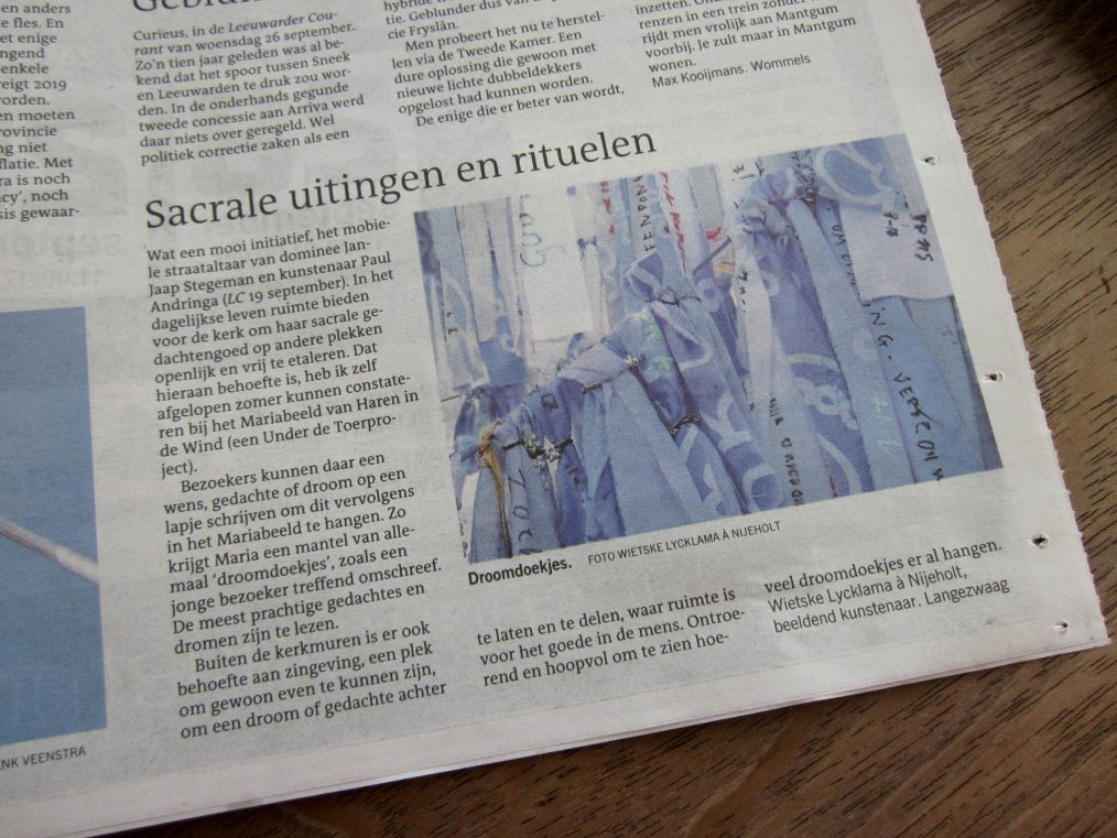 LF2018-Haren-in-de-Wind, Sacrale uitingen en rituelen, snelwegkerk, autobahnkirche, kunstinstallatie, kunstenaar Wietske Lycklama à Nijeholt Haren-in-de-Wind-droomdoekjes