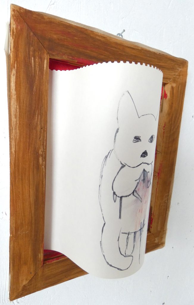 Kat en muis, ruimtelijk, dieren kunst, cat with mouse, tekening op papier, houten lijst, hedendaagse kunst Wietske Lycklama à Nijeholt