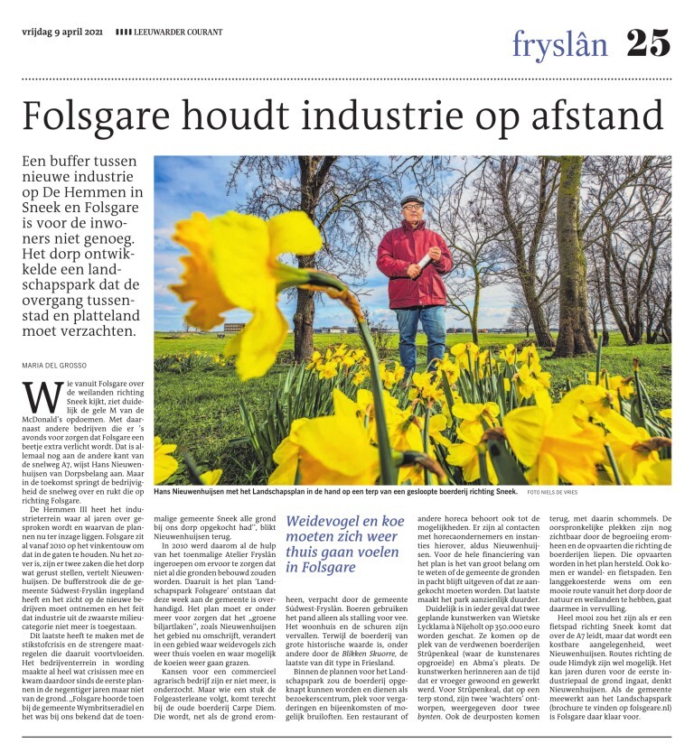 Artikel L.C. Folsgare houdt industrie op afstand na presentatie Brochure Landschapspark Folsgeare met kunstbeeld cortenstaal Abma pleats en Strûpenkeal