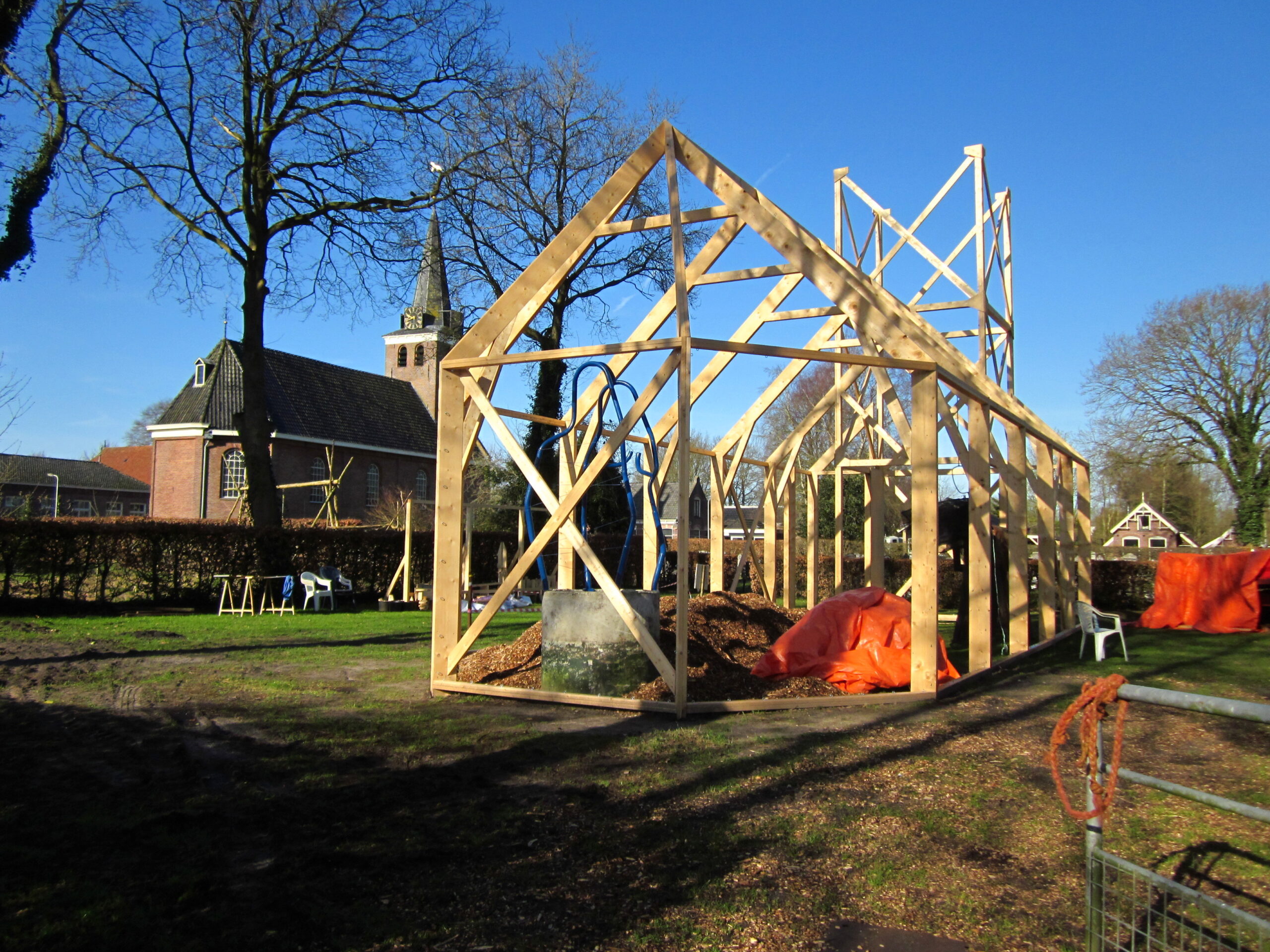 Haren in de Wind replicakerk opbouw, Haren-in-de-Wind-kunstproject, beeldende-kunst-lf2018, kunstenaar-Wietske-Lycklama-à-Nijeholt, kunstinstallatie openbare ruimte 