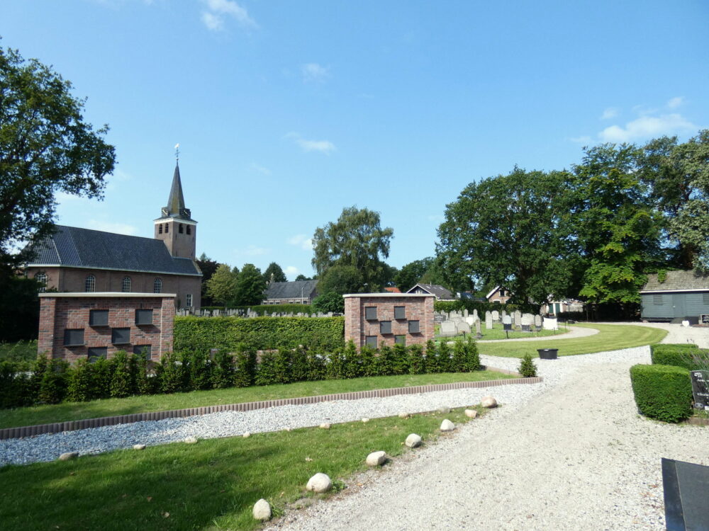 Begraafplaats Langezwaag strooiveld met urnenmuren, struifjild, ontwerp begraafplaatsen, Wietske Lycklama à Nijeholt 